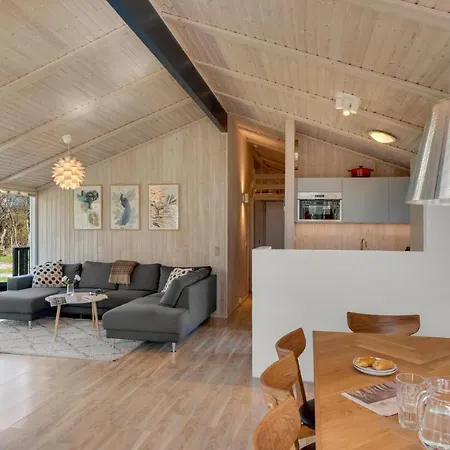 4 Bedroom Beautiful In Σπίτι διακοπών