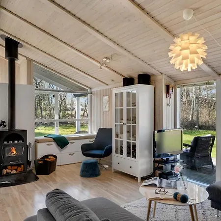 Σπίτι διακοπών 4 Bedroom Beautiful In *