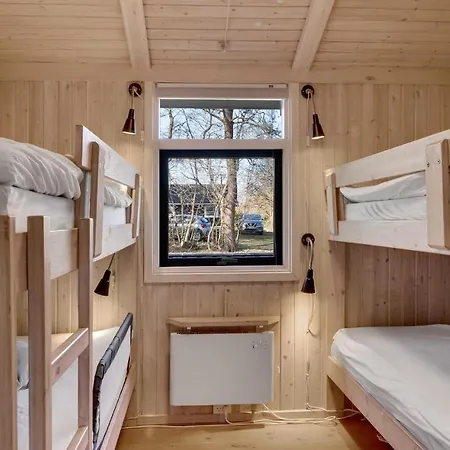 4 Bedroom Beautiful In Σπίτι διακοπών