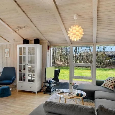 Σπίτι διακοπών 4 Bedroom Beautiful In *