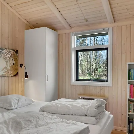 4 Bedroom Beautiful In Сasa de vacaciones *