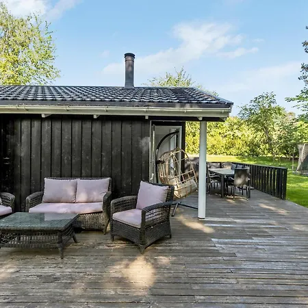 4 Bedroom Beautiful In Σπίτι διακοπών *