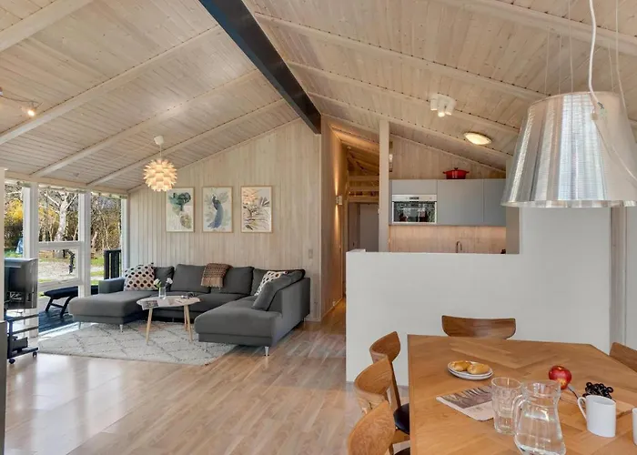 4 Bedroom Beautiful In Hébergement de vacances