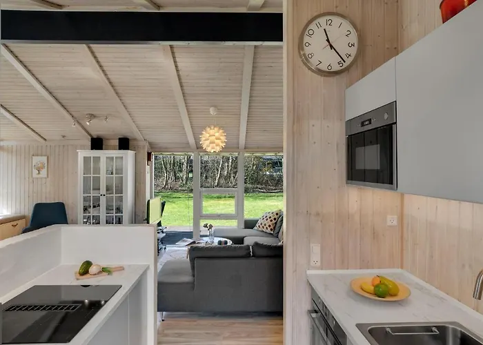 4 Bedroom Beautiful In Hébergement de vacances *