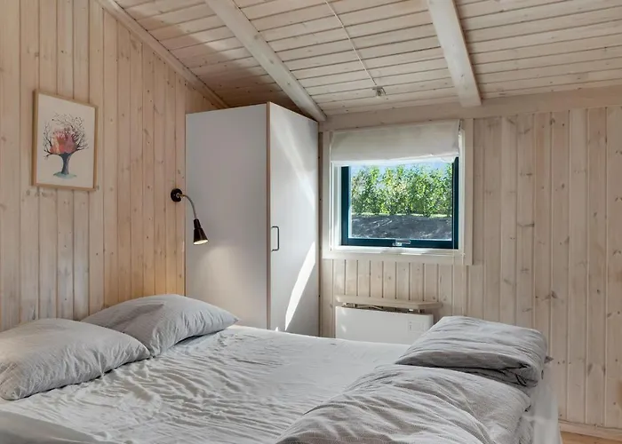 4 Bedroom Beautiful In Hébergement de vacances Gilleleje