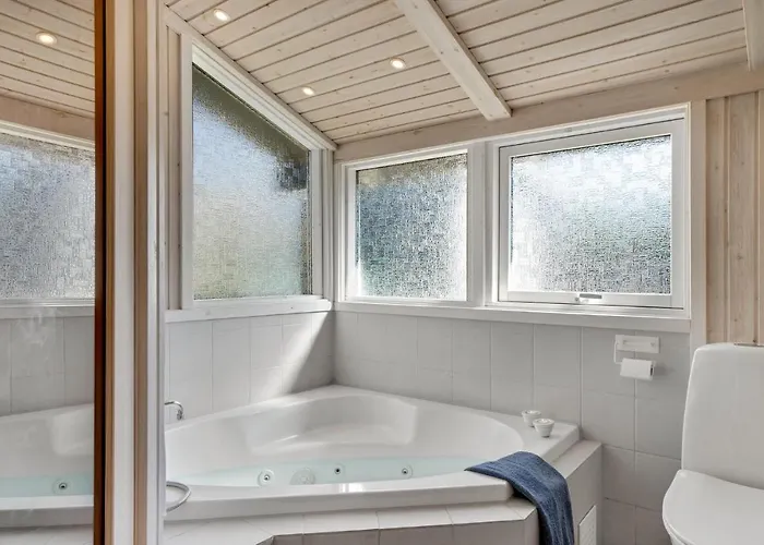 4 Bedroom Beautiful In Hébergement de vacances
