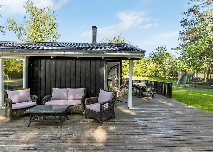 4 Bedroom Beautiful In Hébergement de vacances *