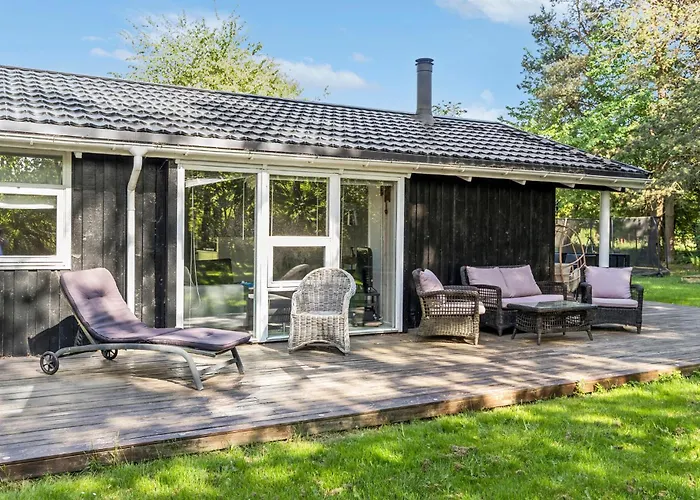 4 Bedroom Beautiful In Hébergement de vacances Gilleleje