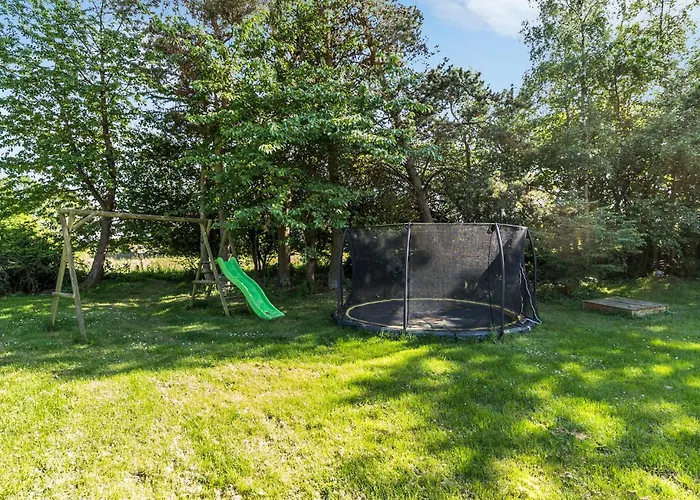 4 Bedroom Beautiful In Hébergement de vacances *